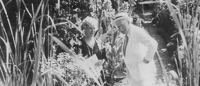 Carl Gustav Jung sa Olgom Froebe-Kaptein, energičnom i intuitivnom Holandjankom, osnivačicom istraživačkog centra Eranos, koja je svoju kuću na obali Lago Magiore u Ticinu, koju joj je poklono otac pretvorila u središni raj evropskih intelektualaca umetnika i naučnika u Švajcarskoj u središnim decenijama 20. veka
